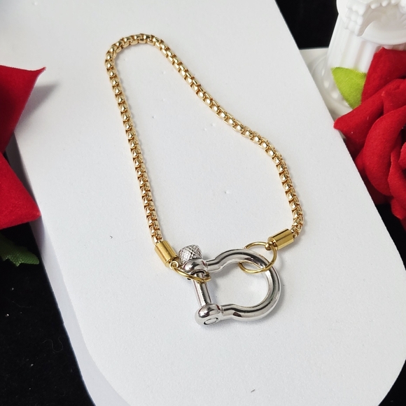 Jewelry - Mixed Metal Carabiner Bracelet Gold Box Chain Horseshoe Shackle Minimalist Chic